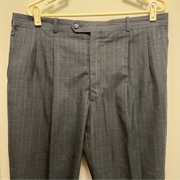 Men’s R46- W41 grey pinstripe suit- jacket and pants - Picture 14 of 15